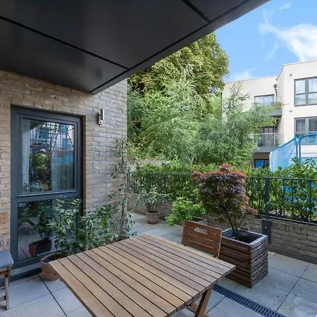 Stylish 2 Bed 2 Bath In Highgate & Free Parking * London