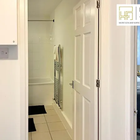 Weekly Or Monthly - Relocation & Business - 4 Guests - By Hofin Stays Short Lets & Serviced *