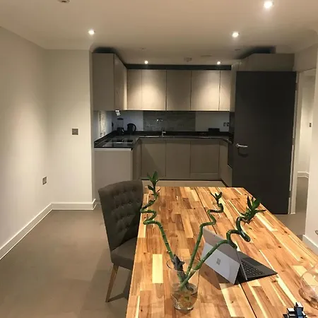 Lovely In Modern London Homestay *
