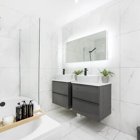 Apartment Two Bedroom In Central With Large Terrace London