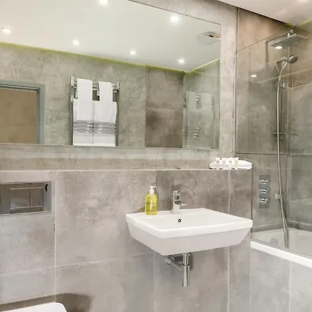 Penthousestays Nr Notting Hill - Luxury 2 Bedroom King Bed - Near Portobello Road Apartment