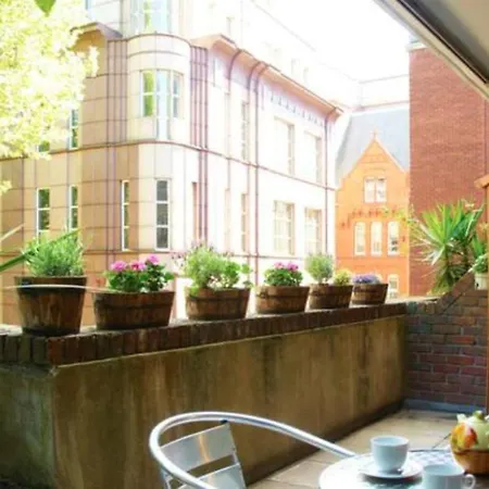 Super Beautiful Three Bedroom London