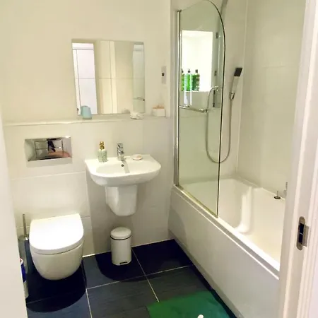 Stylish 2bed2bath Flat Roof Garden View