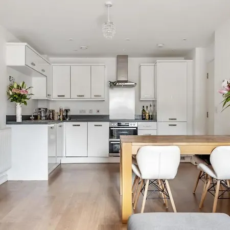 Stylish 2bed2bath Flat Roof Garden View * London