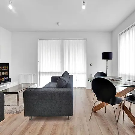 Apartment 2 Bedroom In The Heart Of Greater