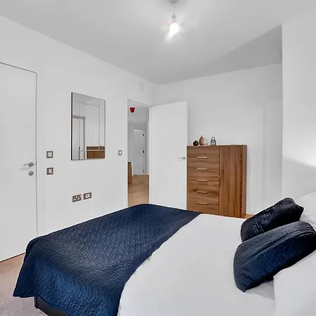 2 Bedroom In The Heart Of Greater Apartment *