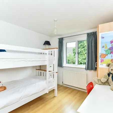 Modern 4 Bedroom Terraced House By The Thames Apartment
