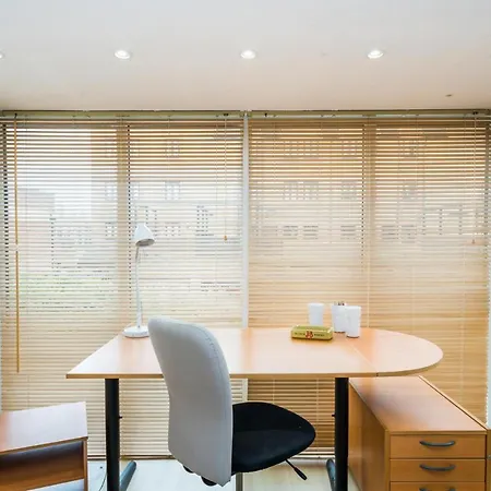 Modern 4 Bedroom Terraced House By The Thames Apartment London