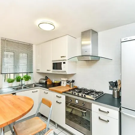 Apartment Modern 4 Bedroom Terraced House By The Thames *