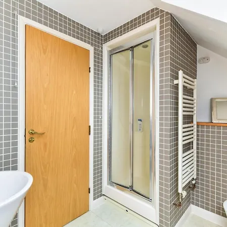 Apartment Modern 4 Bedroom Terraced House By The Thames London