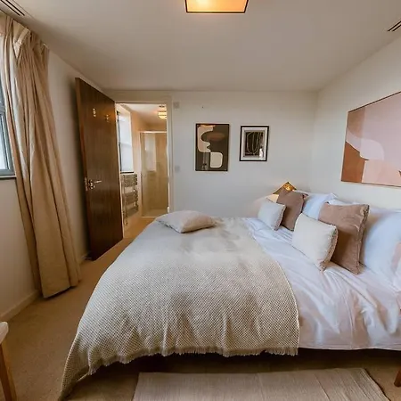 Apartment Penthouse. Roof Terrace. Shoreditch. Ac