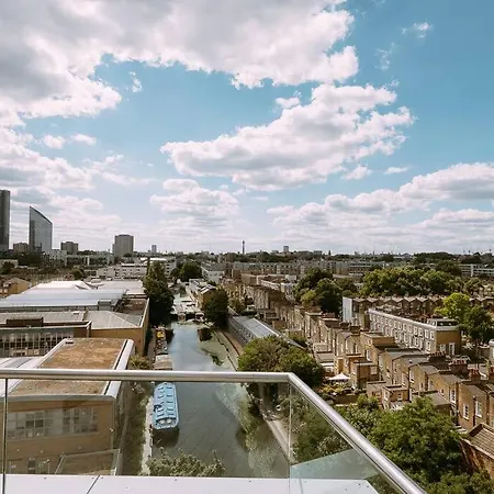 Penthouse. Roof Terrace. Shoreditch. Ac * London