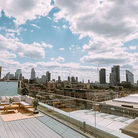 Penthouse. Roof Terrace. Shoreditch. Ac * London