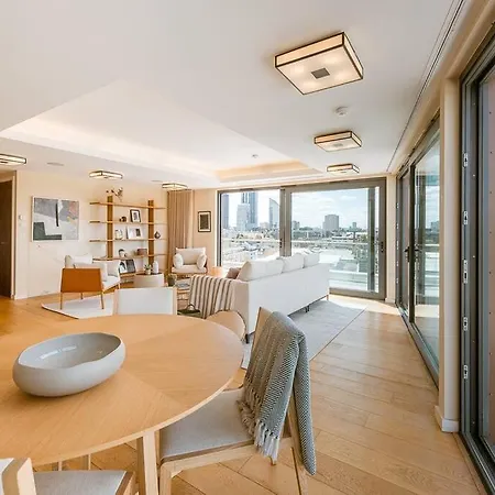 Penthouse. Roof Terrace. Shoreditch. Ac * London