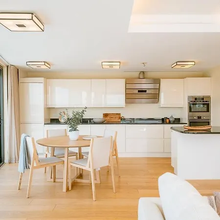 Penthouse. Roof Terrace. Shoreditch. Ac * London