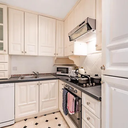 Apartment Somerset Court Kensington London