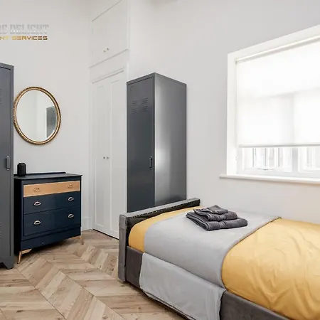 Entire 2 Bed Flat Plaistow,canning Town Prime Location In * London