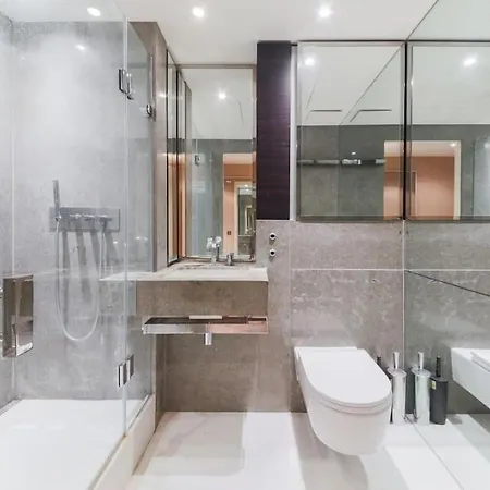 Skyview Waterside Luxury Apartment *