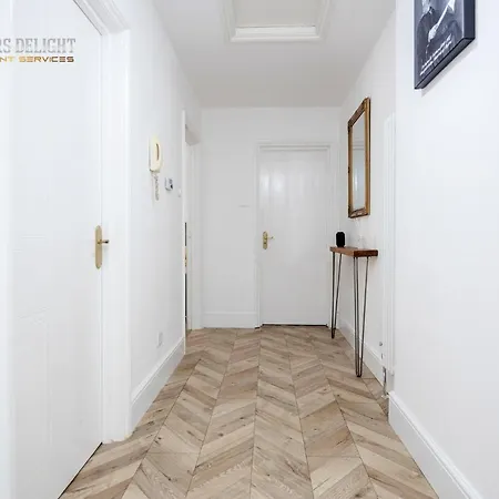 Entire 2 Bed Flat Plaistow,canning Town Prime Location In London