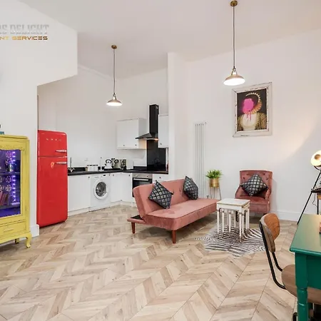 Apartment Entire 2 Bed Flat Plaistow,canning Town Prime Location In *