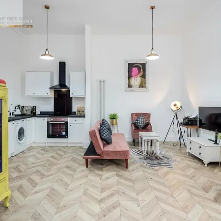 Entire 2 Bed Flat Plaistow,canning Town Prime Location In Apartment *