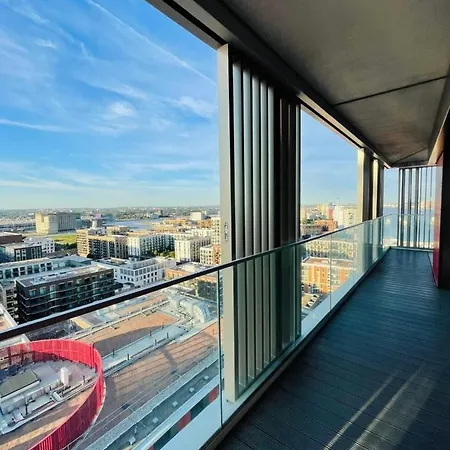 Homestay Riverside And London