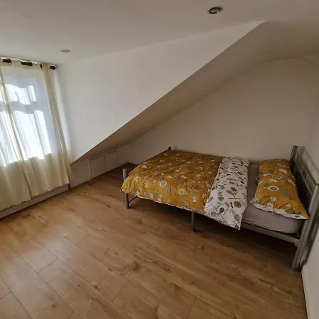 Mile End Budget Лондон