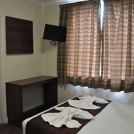 Ascot Hyde Park Hotel