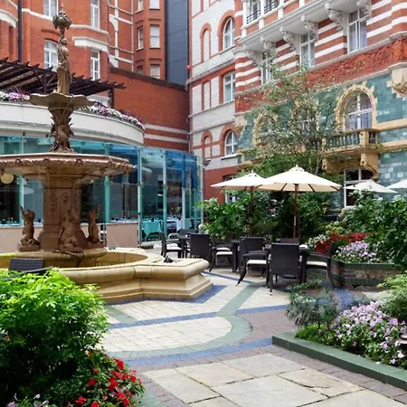 Hotel St. James' Court, A Taj Hotel, 4*