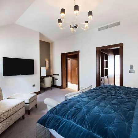 Conrad St Hotel