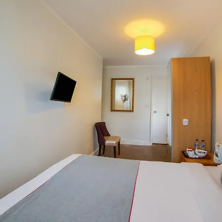 1 Lexham Gardens 3*