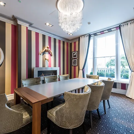 Mercure Hyde Park Hotel 4*