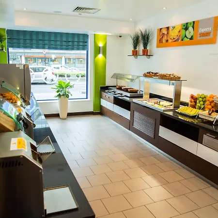 Express Stratford By Ihg Hotel 3*