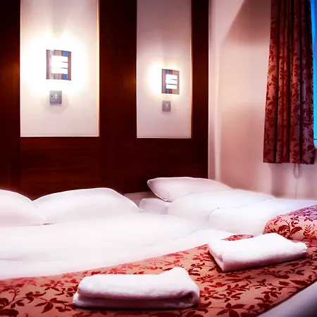 Westbury Hotel 3*