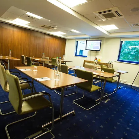 Express Stratford By Ihg Hotel