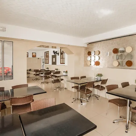 Huttons Hotel, Victoria فندق لندن