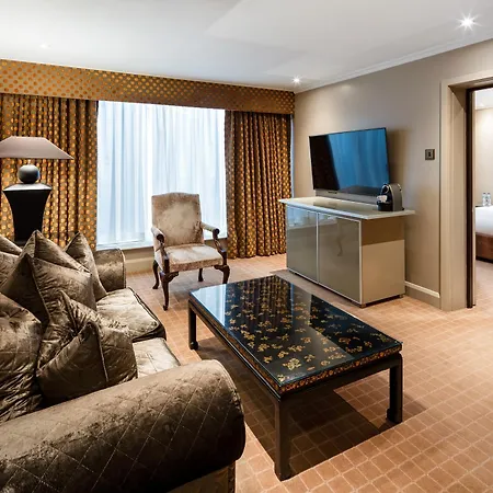 Radisson Blu Hotel, London Heathrow 4*