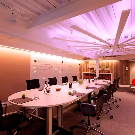 Hotel Radisson Blu Hotel, London Heathrow 4*