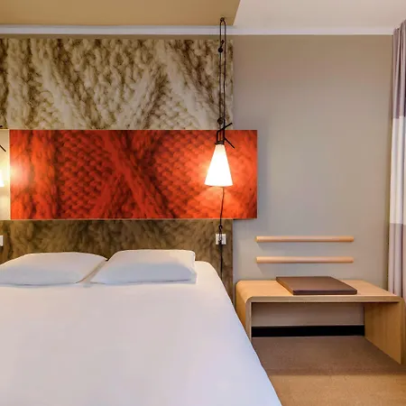Ibis Docklands Canary Wharf Hotel 3*