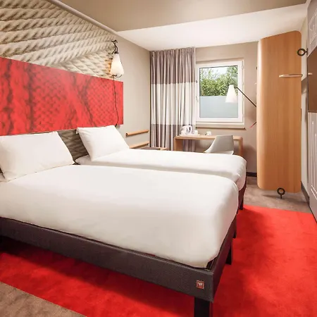 Ibis Docklands Canary Wharf Hotel 3*