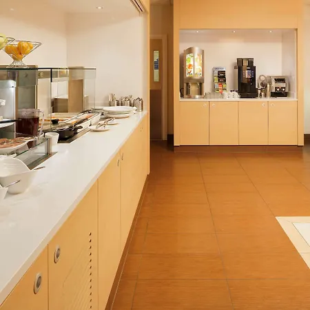 Ibis Docklands Canary Wharf Hotel 3*