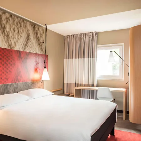 Ibis Docklands Canary Wharf Hotel 3*
