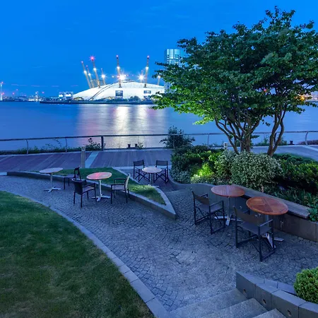 Radisson Blu Hotel, Canary Wharf East 4*