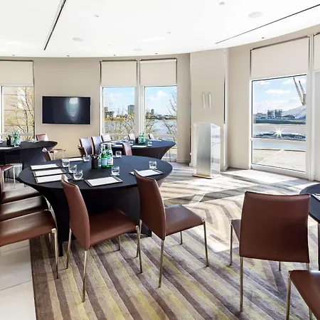 Radisson Blu Hotel, Canary Wharf East 4*