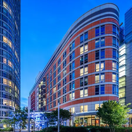 Radisson Blu Hotel, Canary Wharf East 4*