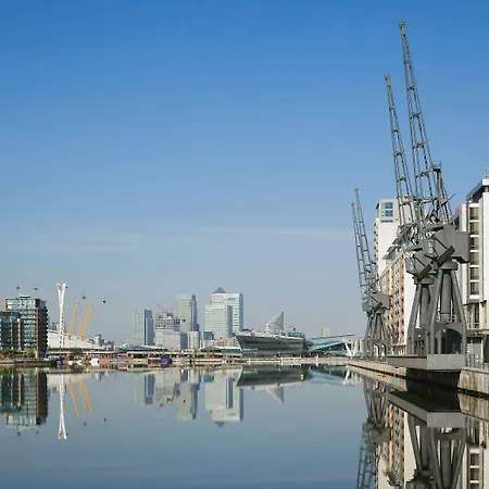Ibis Excel-docklands Hotel 3*