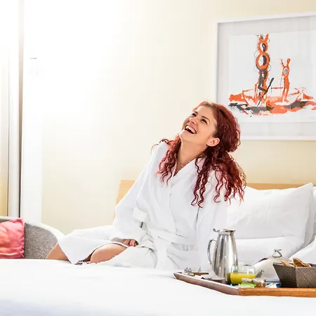 Novotel Paddington Hotel 4*