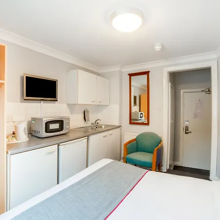 Studios28 Hotel 3*