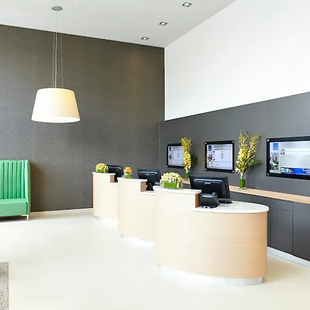 Novotel London 4*