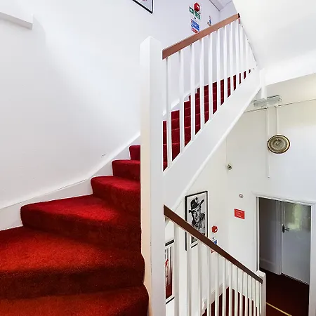 Boston Court Hotel 3*